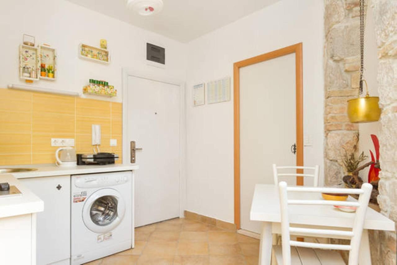 Studio Apartment Sretna Split Eksteriør billede
